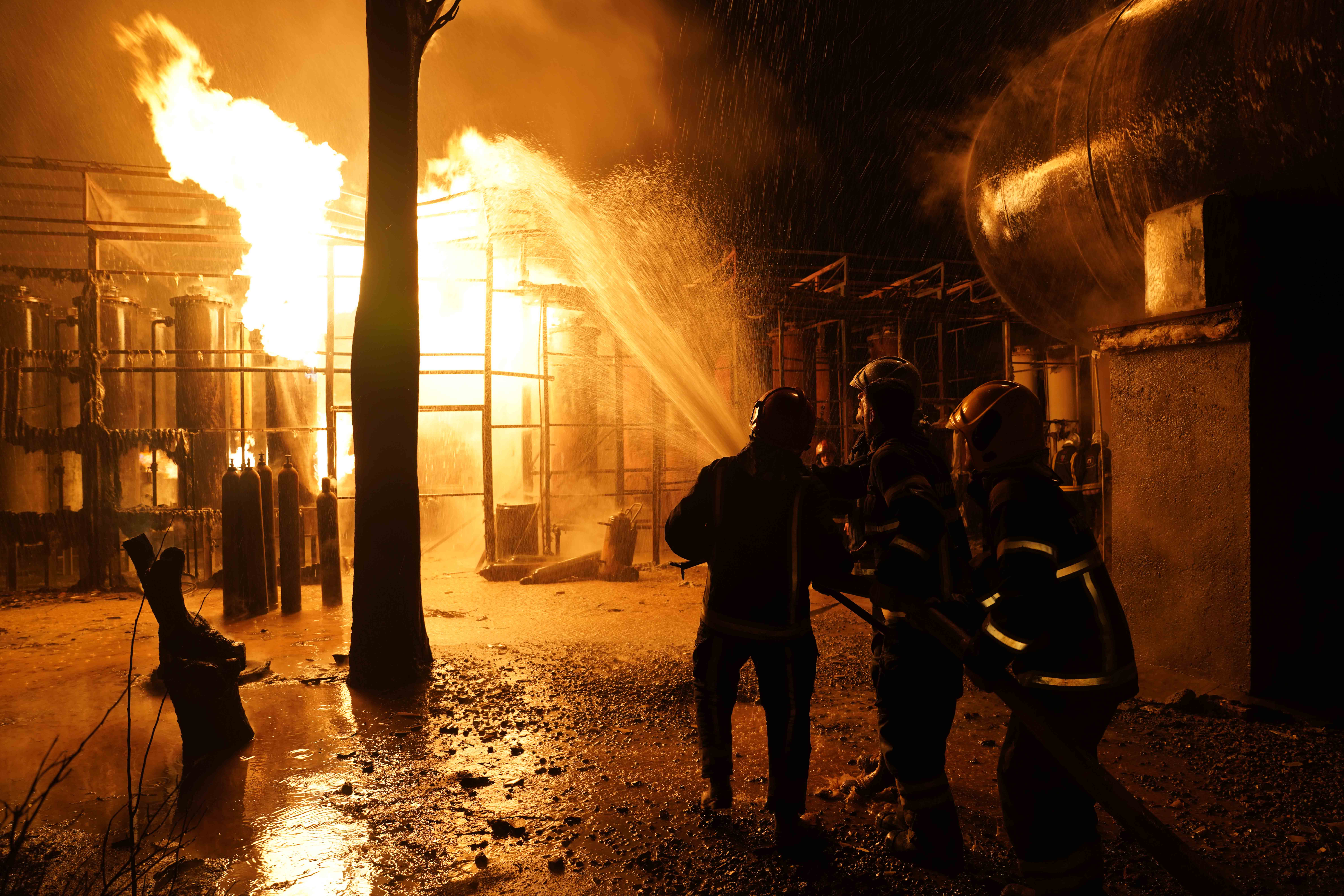 آتش سوزی در شرکت نیک گاز