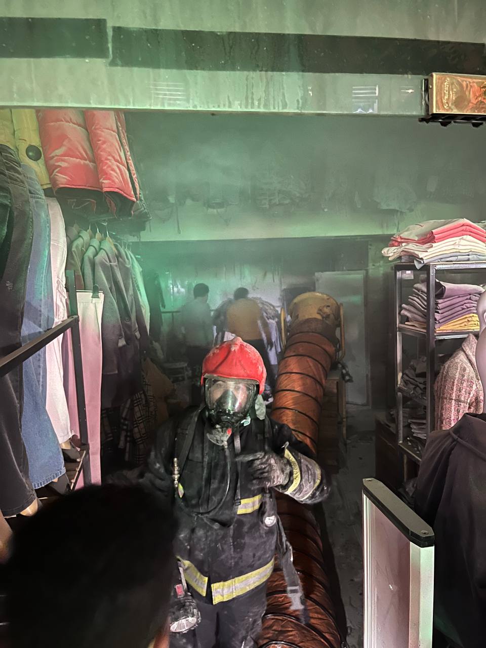 آتش سوزی فروشگاه پوشاک در تربیت تبریز مهار شد