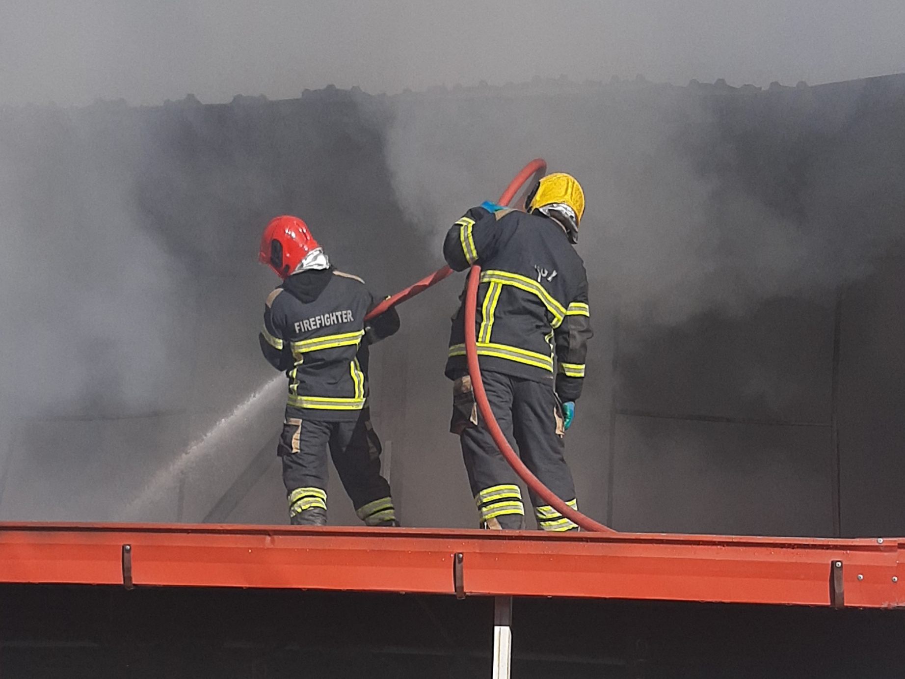 آتش سوزی یک باب کارخانه تولیدی اسپری در شهرک عالی نسب 