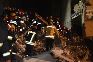 گزارش تصویری حادثه آوار ساختمانی در آخر عباسی 